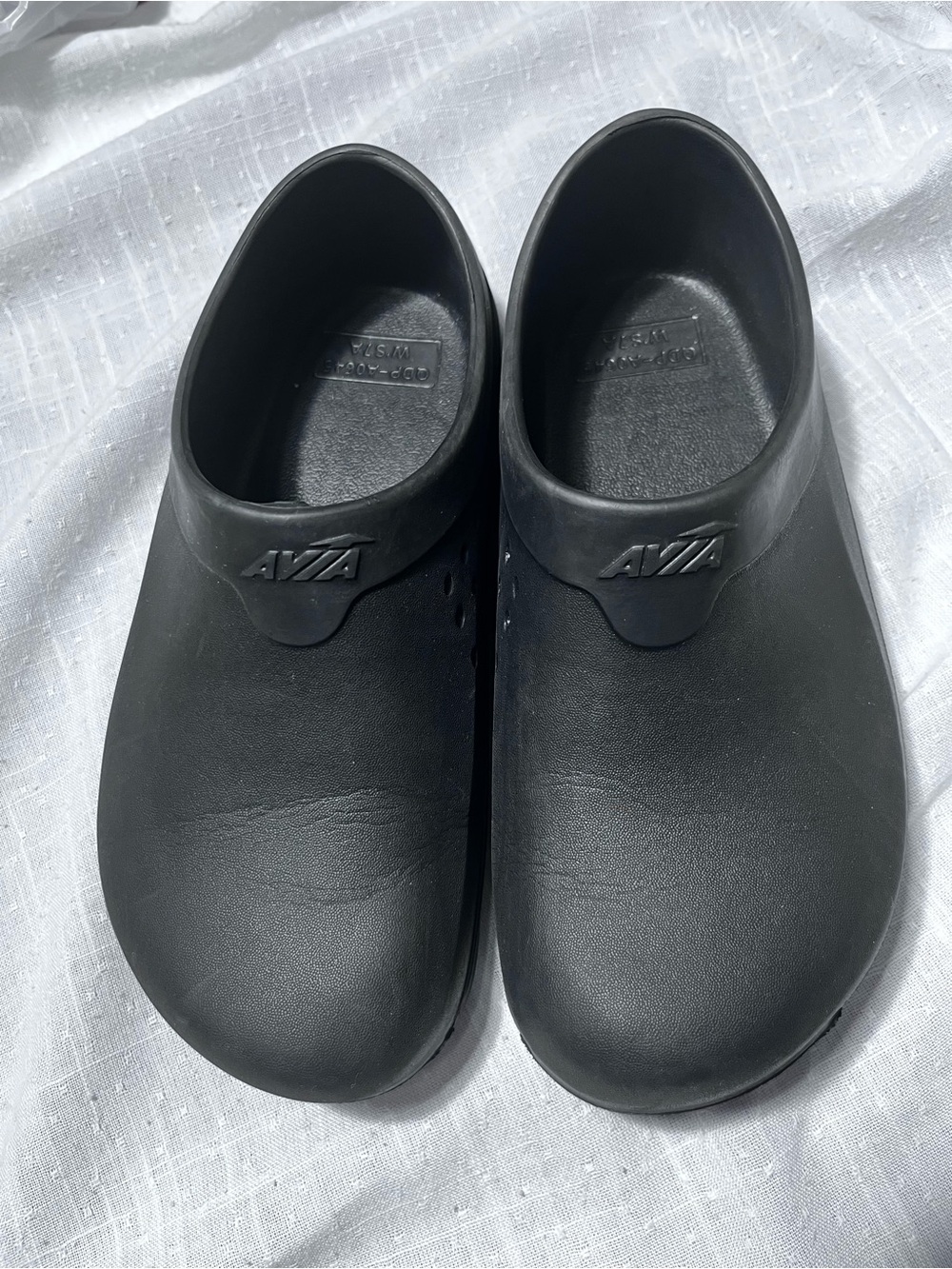 Avia Black Slip Resistant Work Clogs Women’s Size 7